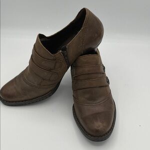 Born BOC  Womens Leather Slip-On Shoes 9.5M Camel Brown Block Heel Side Zip EUC